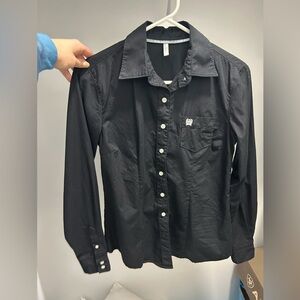 Cinch Woman’s Black Button Down